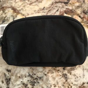 NWT Lululemon mini belt bag - black
